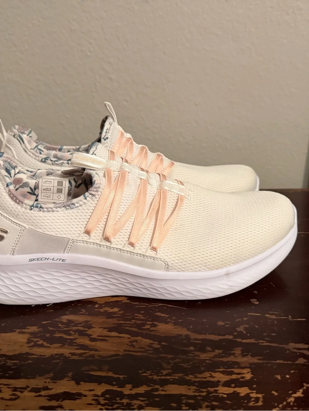 Skechers Women’s white and pink slip ins - Picture 1 of 5